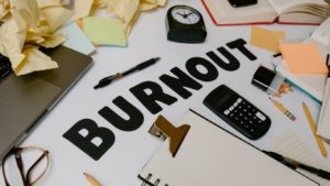 Comprendre le Burn-out : Symptômes, Causes et Solutionsnaturajoa.com